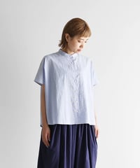 HUIS |コードレーンバンドカラー半袖ワイドブラウス （ブルー）【レディス 】U110