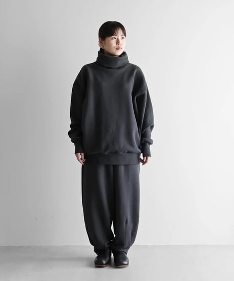 HUIS | ［HUIS in house］SUVINスウェットタートルプルオーバー（ダークグレー）【ユニセックス】SW203
