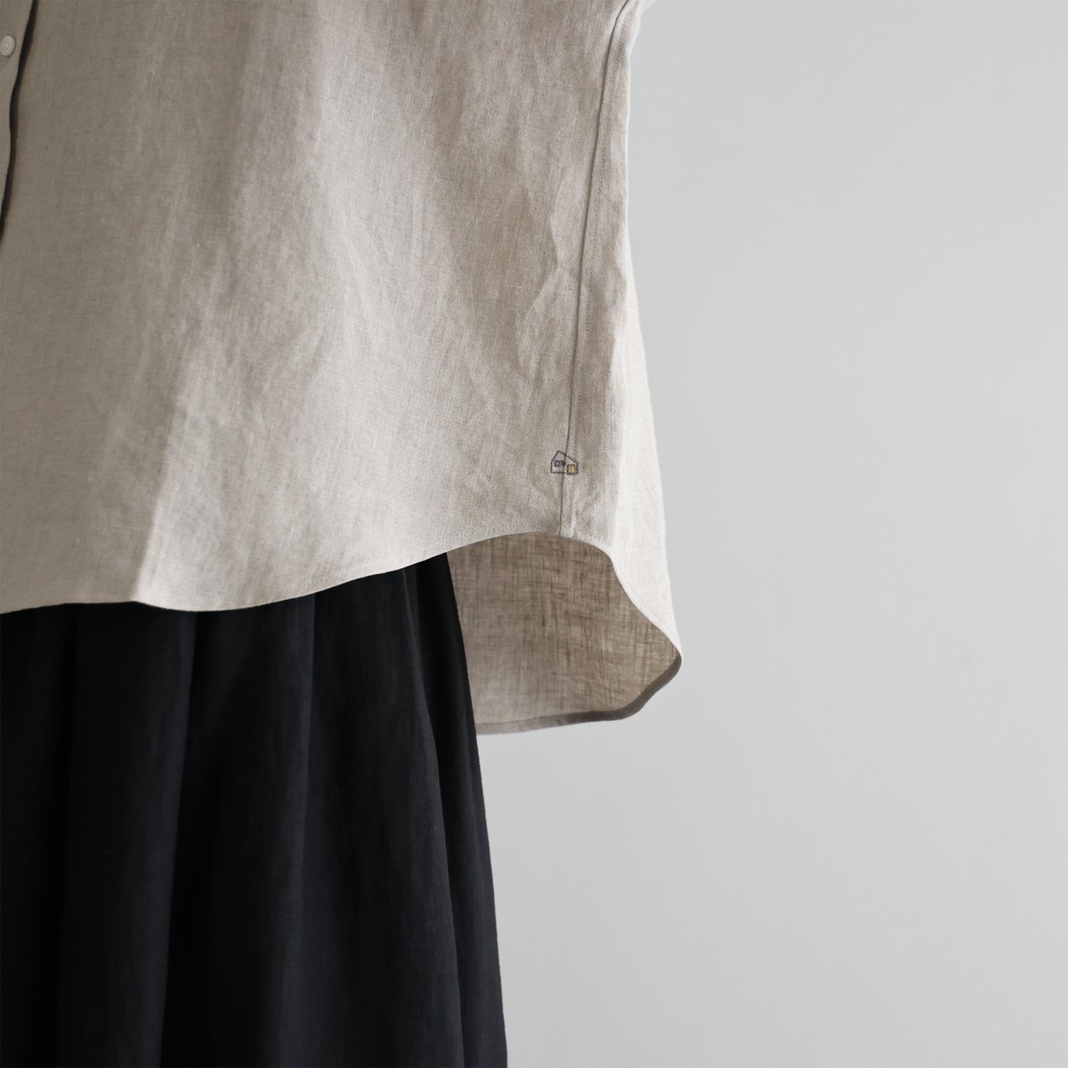 HUIS |オールドレピアリネンワイドブラウス（きなり）【レディス】U102