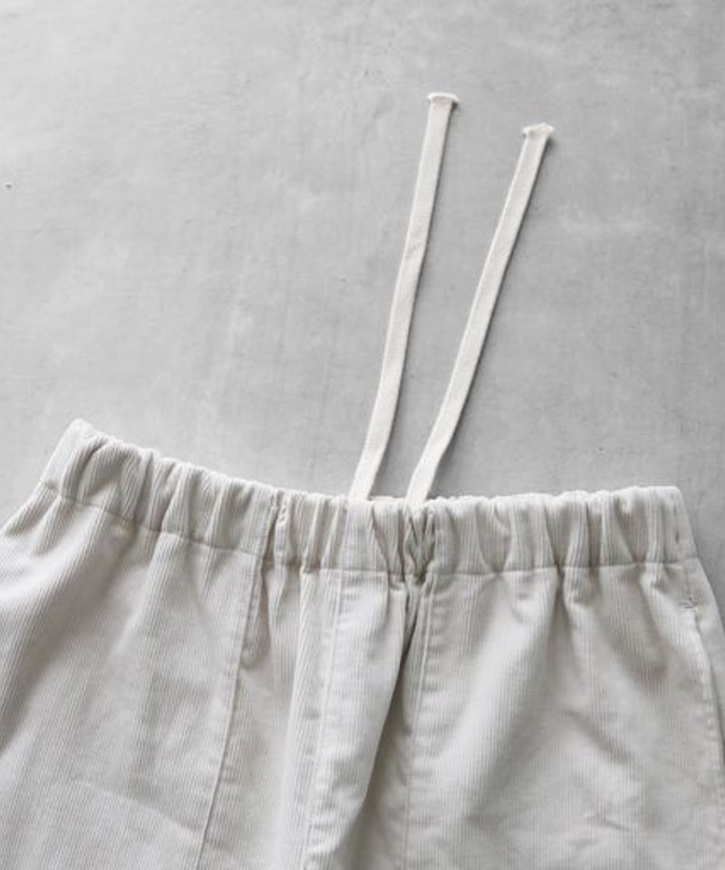 huis シャトルコーデュロイ　ホワイト HUIS | シャトルコーデュロイバルーンパンツ（極太畝・オフ