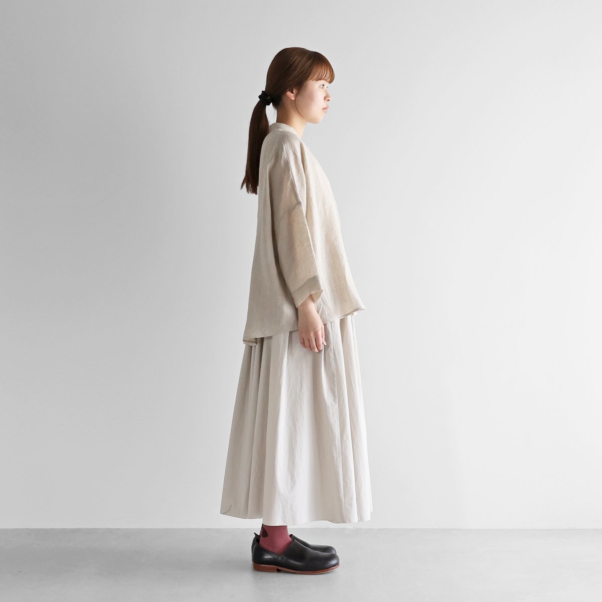 HUIS |8分袖シャトルリネンライトバンドカラーブラウス（きなり