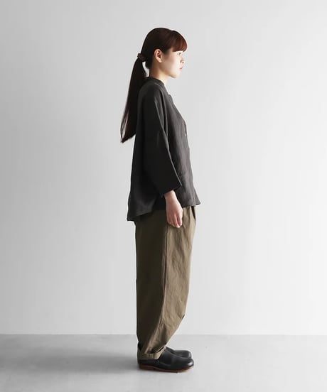 HUIS | バフクロスワイドパンツ（オリーブドラブ）【ユニセックス】504