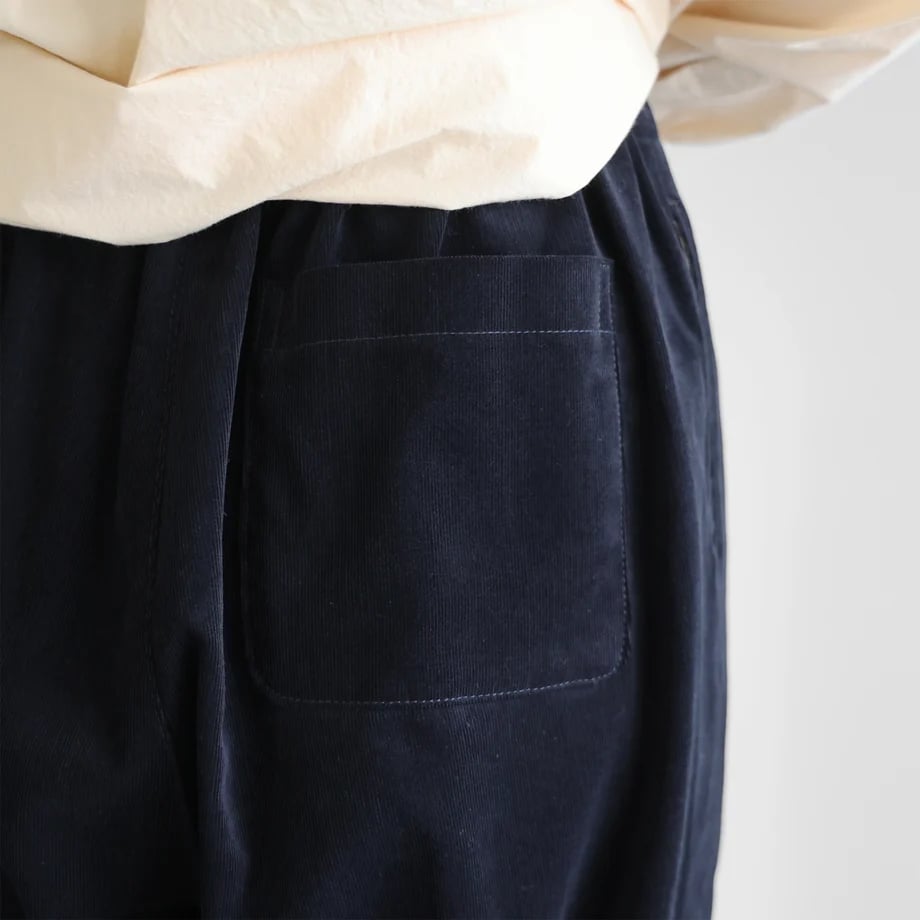 HUIS | 極細畝コーデュロイワイドパンツ（極細畝・ダークネイビー