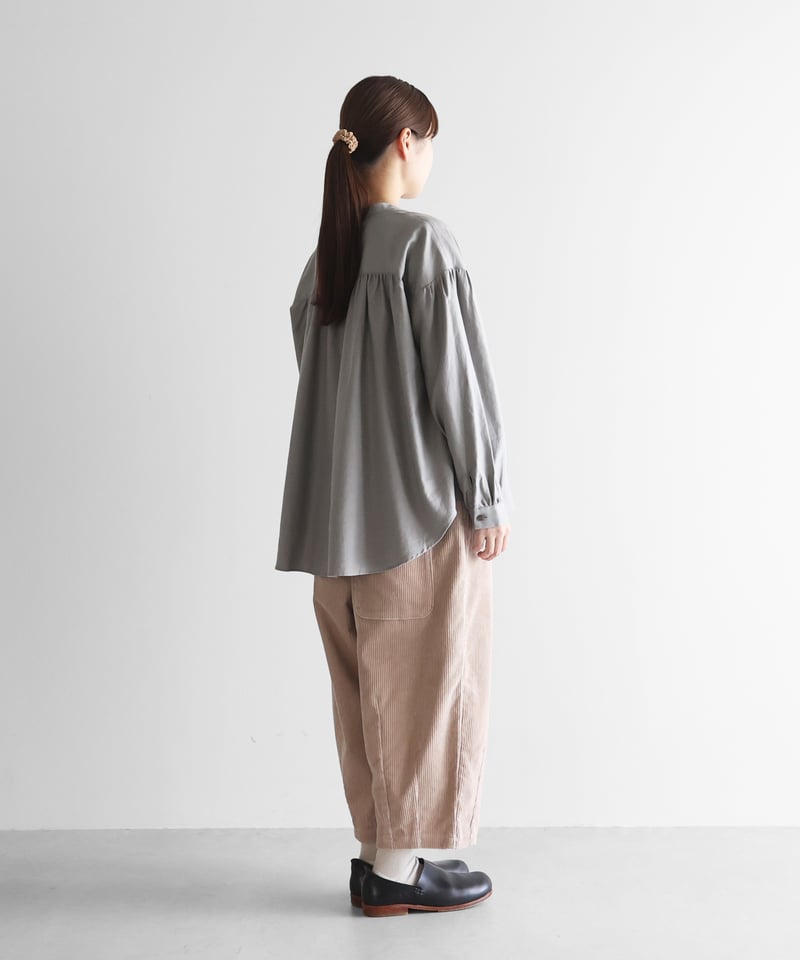 HUIS |シャトルコーデュロイバルーンパンツ（太畝・ピンクベージュ