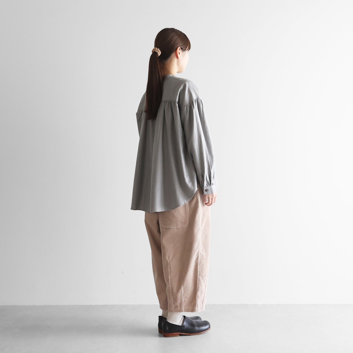 HUIS |シャトルコーデュロイバルーンパンツ（太畝・ピンクベージュ