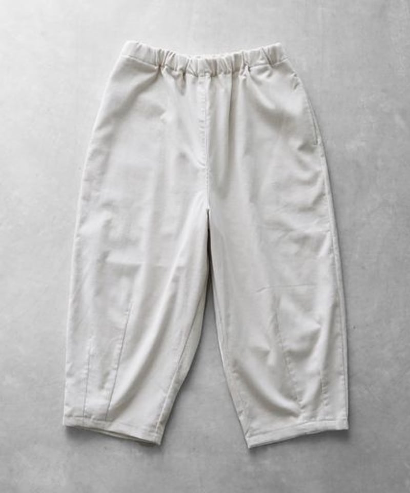 HUIS | シャトルコーデュロイバルーンパンツ（細畝・オフホワイト