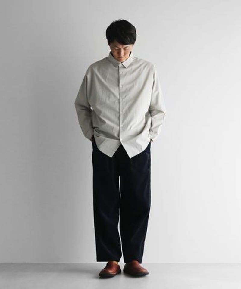 HUIS. 遠州織物　シャトルコーデュロイ　ネイビー HUIS | シャトルコーデュロイワイドパンツ（細畝・ダークネイビー