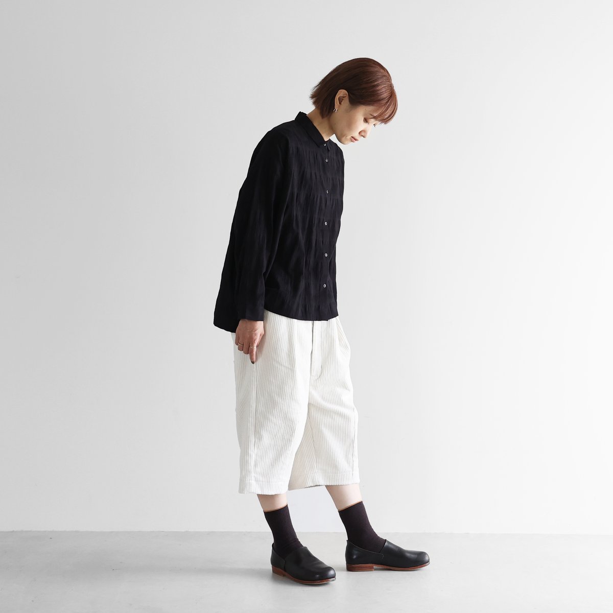 huis シャトルコーデュロイ　ホワイト HUIS | シャトルコーデュロイ8分丈パンツ（極太畝・オフホワイト