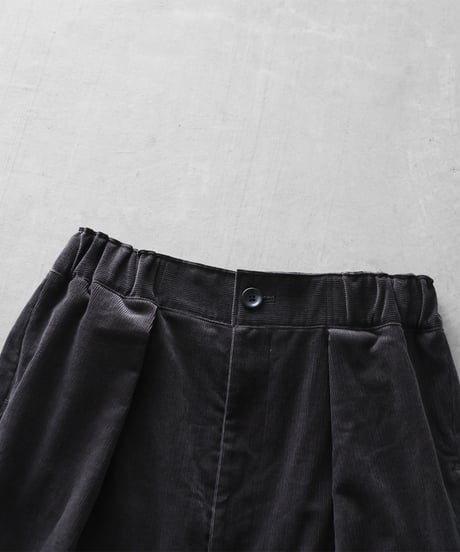 HUIS | シャトルコーデュロイ8分丈パンツ（細畝・ダークグレー）【ユニセックス】503