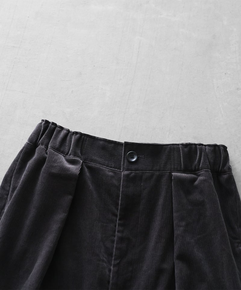 HUIS | シャトルコーデュロイ8分丈パンツ（細畝・ダークグレー）【ユニ