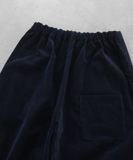 HUIS | シャトルコーデュロイバルーンパンツ（細畝・ダークネイビー）【ユニセックス】506