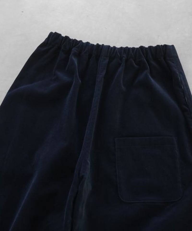 HUIS. 遠州織物　シャトルコーデュロイ　ネイビー HUIS | シャトルコーデュロイバルーンパンツ（細畝・ダークネイビー
