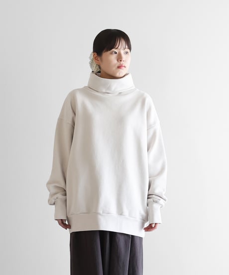 HUIS | ［HUIS in house］SUVINスウェットタートルプルオーバー（ホワイトグレー）【ユニセックス】SW203