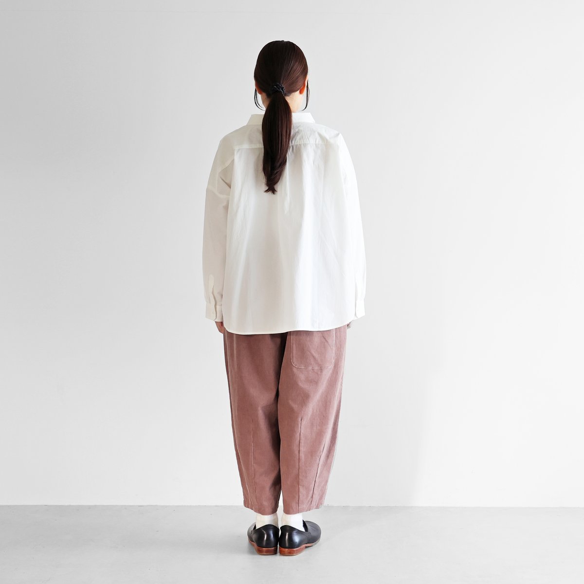 HUIS | シャトルコーデュロイバルーンパンツ（細畝・ダスティピンク