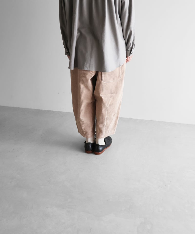 HUIS |シャトルコーデュロイバルーンパンツ（太畝・ピンクベージュ