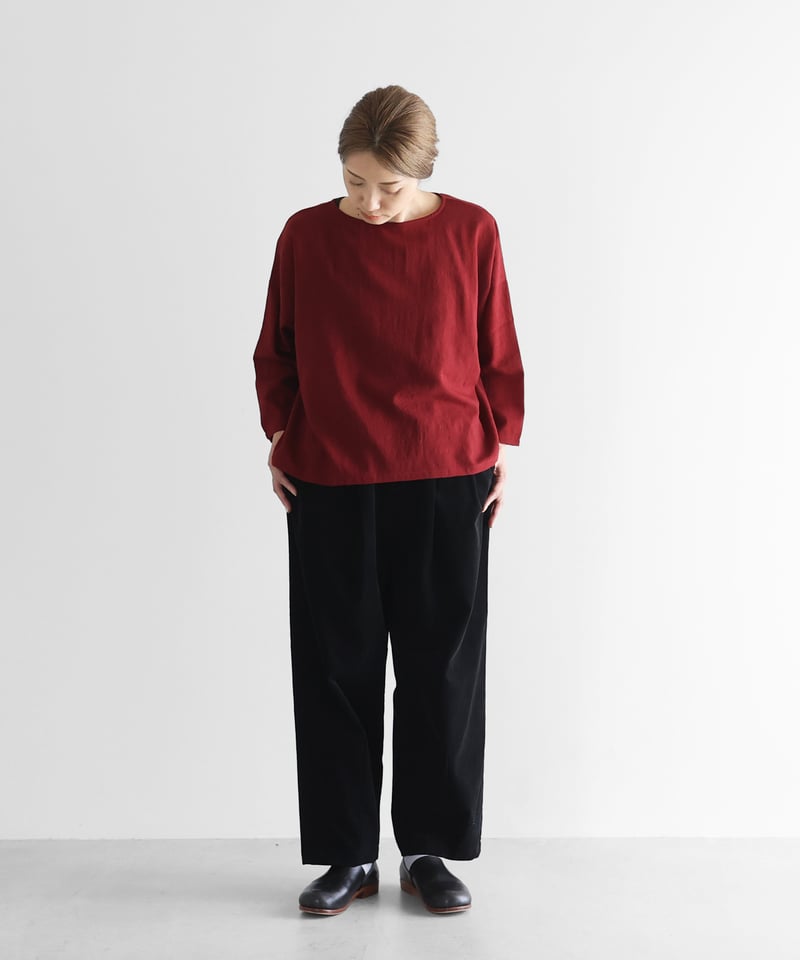 HUIS |シャトルコーデュロイワイドパンツ（細畝・ブラック）【ユニ