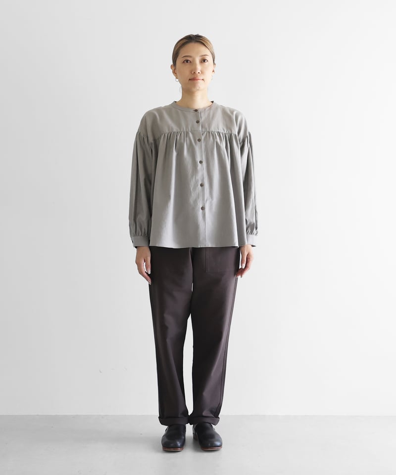 HUIS |フランス綾ギャザーブラウス（アッシュグレー）【レディス】U116