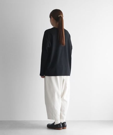 HUIS | シャトルコーデュロイバルーンパンツ（細畝・オフホワイト）【ユニセックス】506