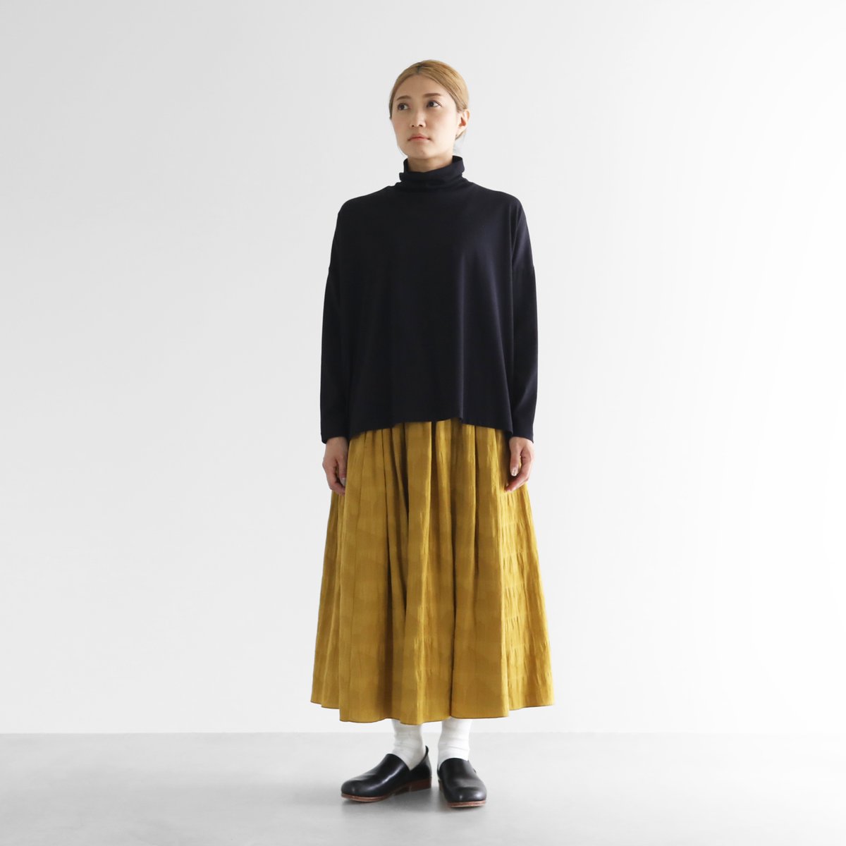 HUIS. スカート　お値下げしました HUIS |柄二重織シャトルジャガードロングスカート（マスタード