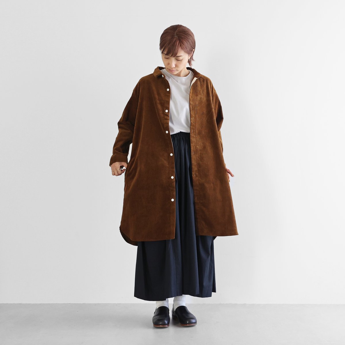 完売品✨極美品 HUIS. 遠州織物シャトルコーデュロイロングシャツ 太畝グレー HUIS | シャトルコーデュロイロングシャツ（太畝・ブラウン）【ユニ