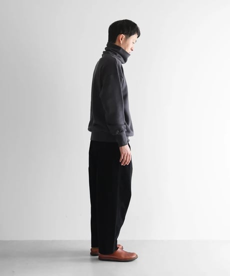 HUIS | ［HUIS in house］SUVINスウェットタートルプルオーバー（ダークグレー）【ユニセックス】SW203