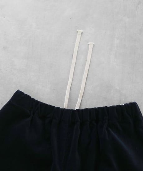 HUIS | シャトルコーデュロイバルーンパンツ（細畝・ダークネイビー）【ユニセックス】506