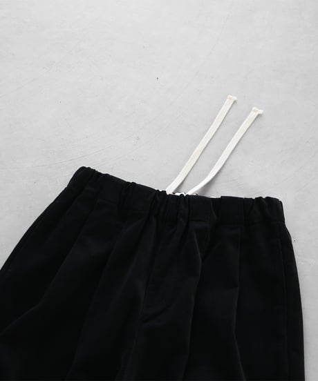 HUIS |シャトルコーデュロイワイドパンツ（細畝・ブラック）【ユニセックス】504
