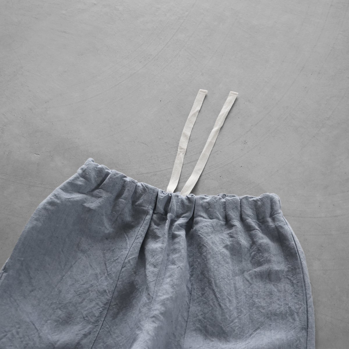 HUIS |バンブーリネンイージーワークパンツ（ライトブルー）【ユニ