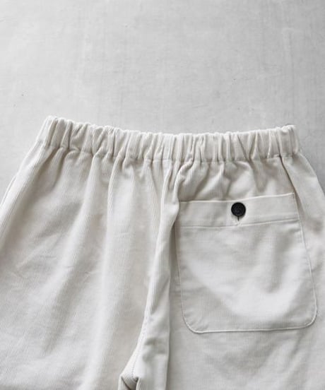 HUIS | シャトルコーデュロイイージーワークパンツ（細畝・オフホワイト）【ユニセックス】507
