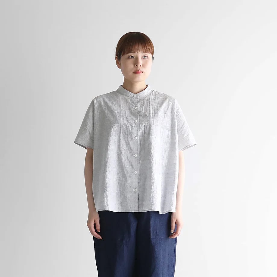 HUIS |コードレーンバンドカラー半袖ワイドブラウス （トップ糸グレー