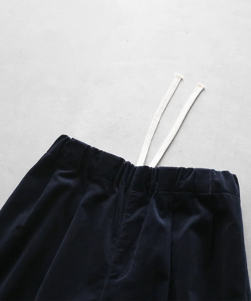 HUIS | 極細畝コーデュロイワイドパンツ（極細畝・ダークネイビー