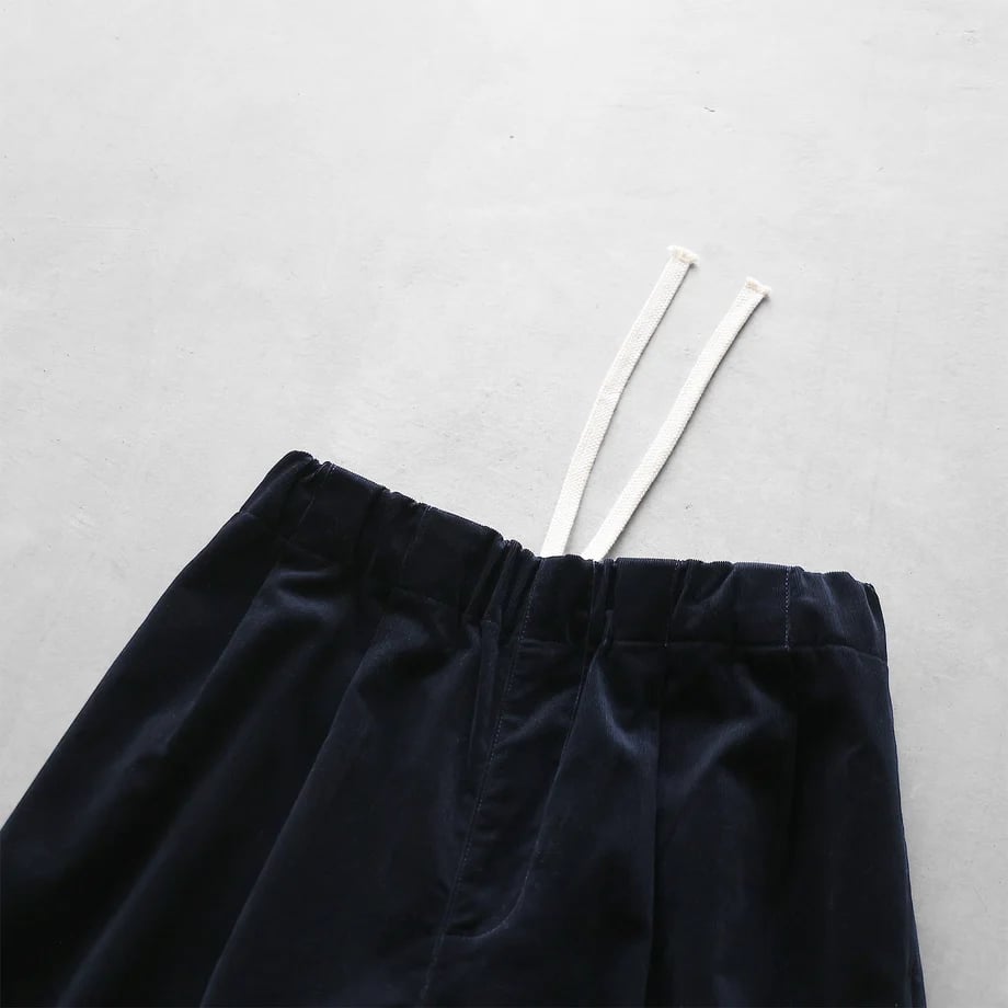 HUIS | 極細畝コーデュロイワイドパンツ（極細畝・ダークネイビー