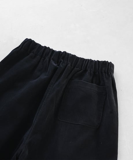 HUIS |シャトルコーデュロイワイドパンツ（細畝・ブラック）【ユニセックス】504
