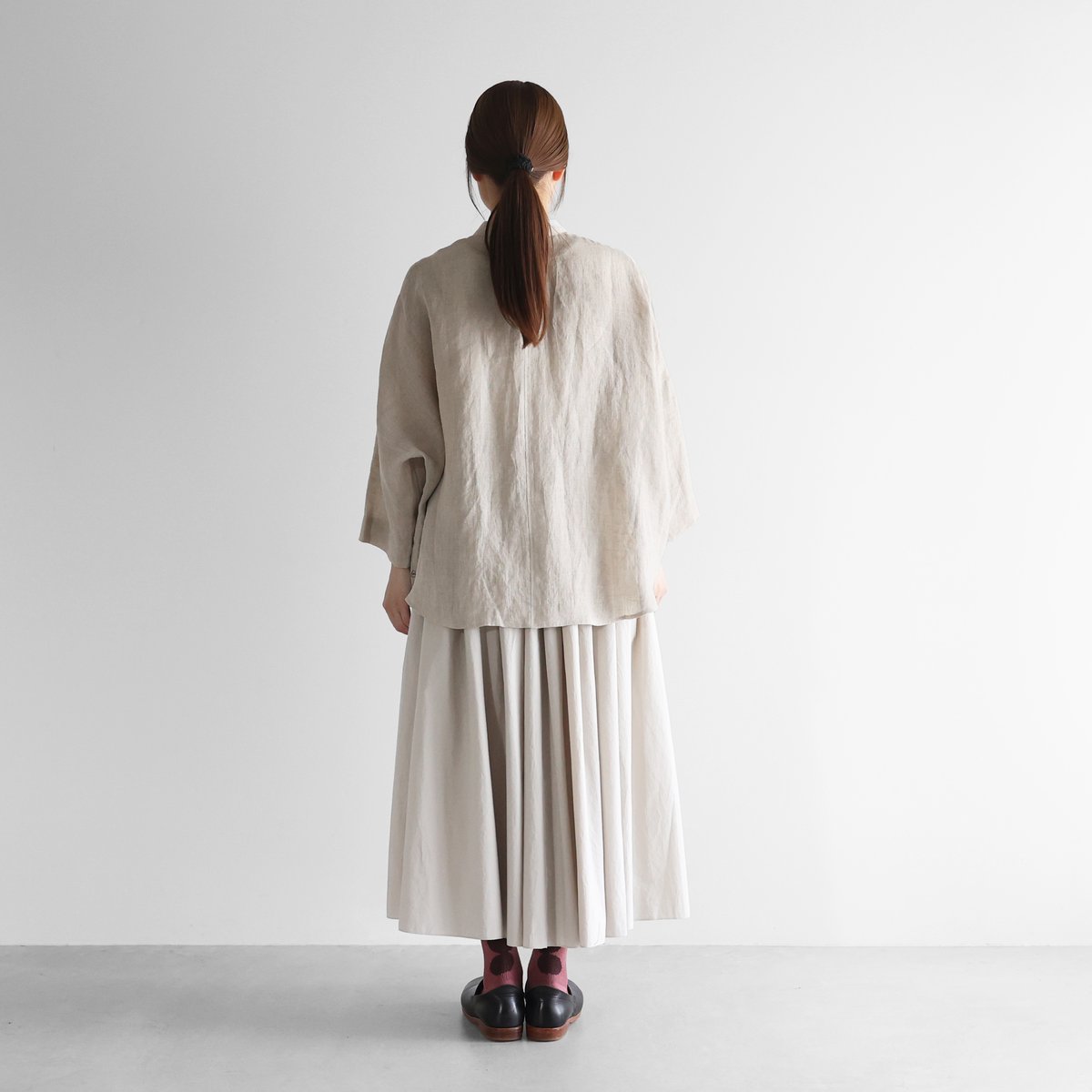 HUIS |8分袖シャトルリネンライトバンドカラーブラウス（きなり