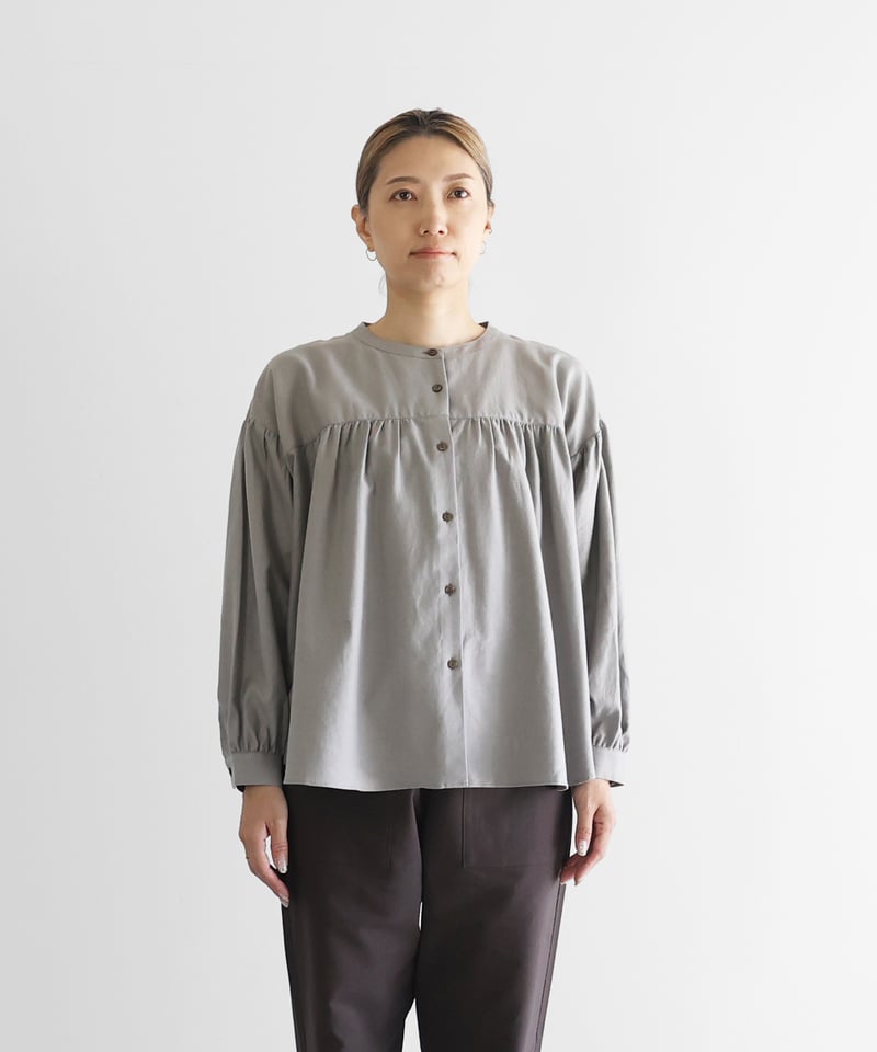 HUIS |フランス綾ギャザーブラウス（アッシュグレー）【レディス】U116