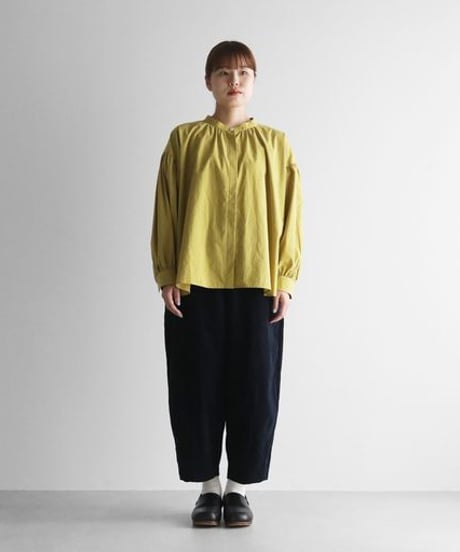 HUIS | シャトルコーデュロイバルーンパンツ（細畝・ダークネイビー）【ユニセックス】506