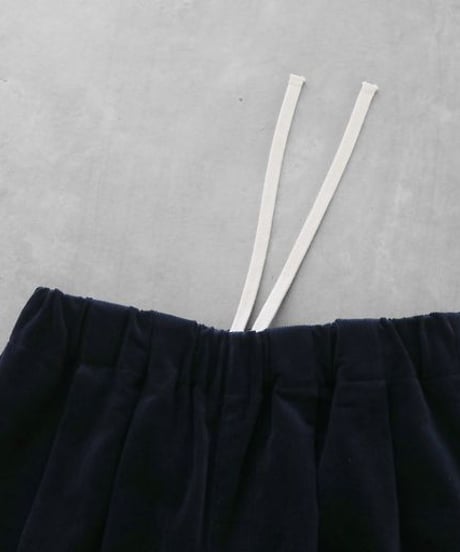 HUIS | シャトルコーデュロイワイドパンツ（細畝・ダークネイビー）【ユニセックス】504