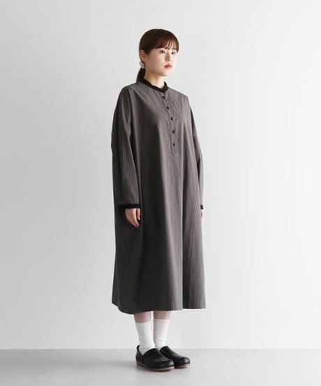 HUIS | オーガニックコットンバンドカラーワイドワンピース（ブラウングレー）【レディス】 U213