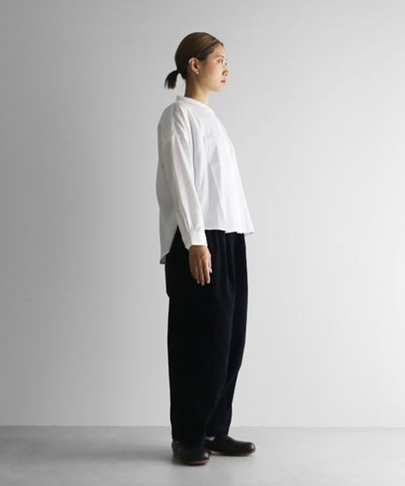 HUIS. 遠州織物　シャトルコーデュロイ　ネイビー HUIS | シャトルコーデュロイワイドパンツ（細畝・ダークネイビー