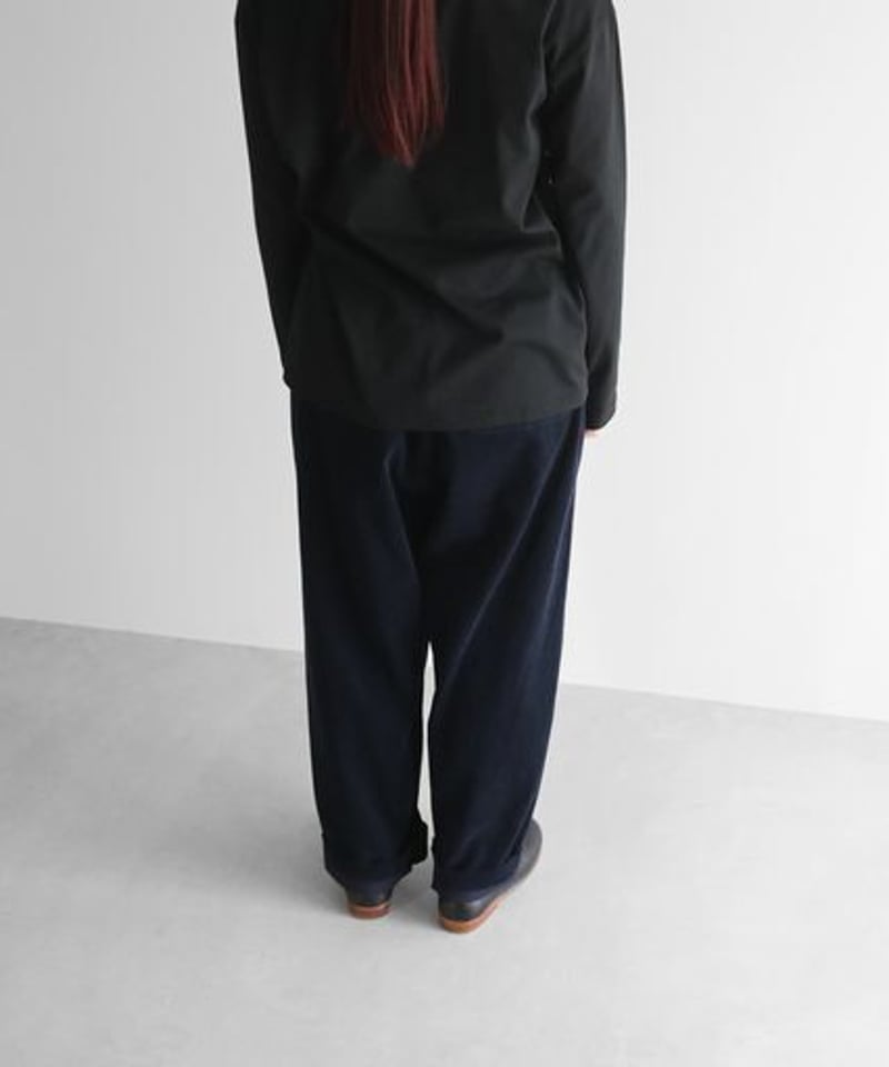 HUIS | シャトルコーデュロイワイドパンツ（細畝・ダークネイビー