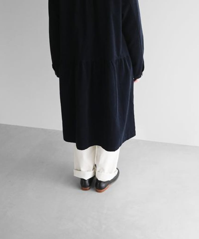 HUIS | シャトルコーデュロイワンピース（細畝・ダークネイビー