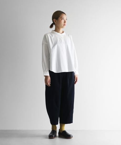 HUIS | シャトルコーデュロイバルーンパンツ（細畝・ダークネイビー）【ユニセックス】506