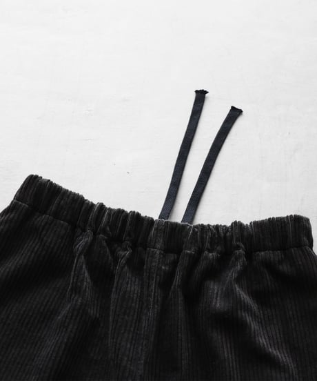 HUIS | 綿麻コーデュロイバルーンパンツロング（太畝・ダークグレー）【ユニセックス】506L
