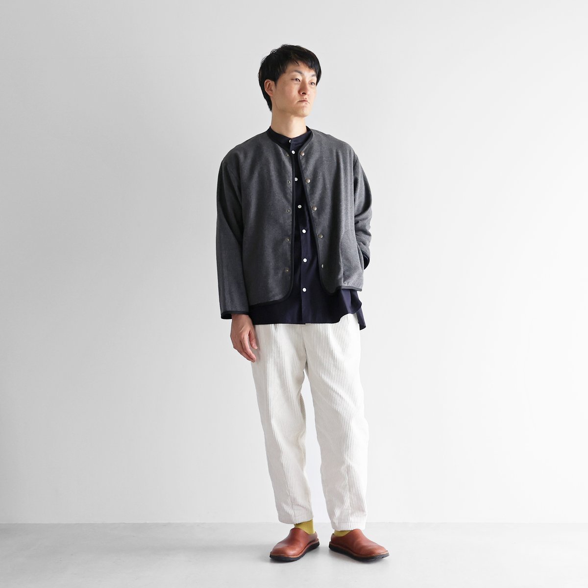 HUIS |ヤクウール綾ネルパイピングブルゾン（ダークグレー