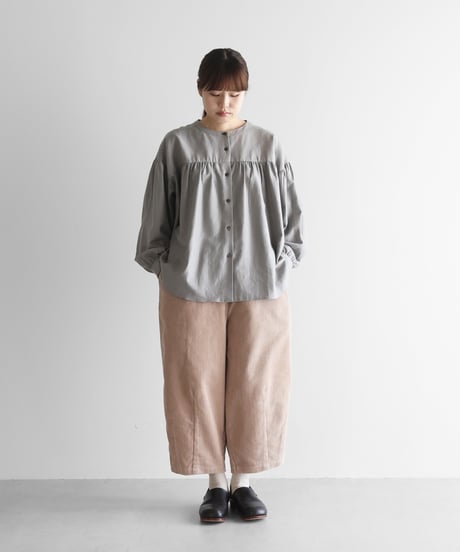 HUIS |シャトルコーデュロイバルーンパンツ（太畝・ピンクベージュ）【ユニセックス】 506