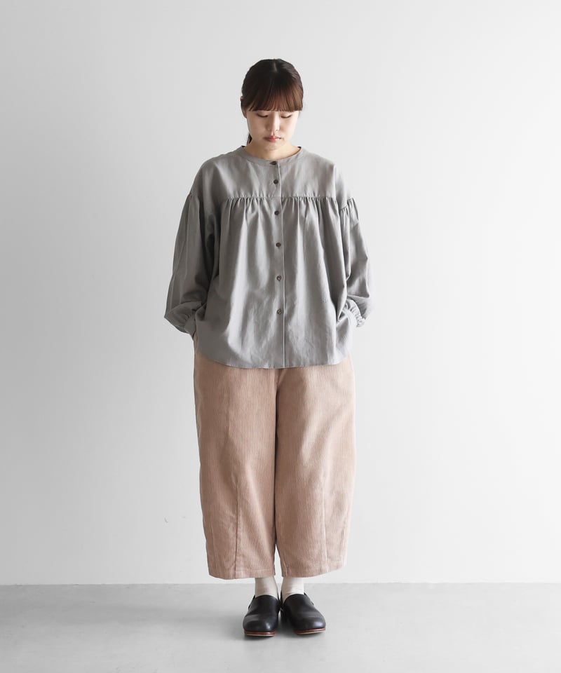 HUIS |シャトルコーデュロイバルーンパンツ（太畝・ピンクベージュ