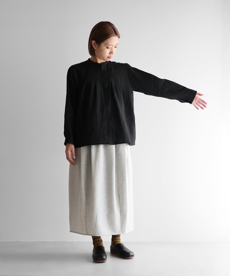 HUISシャトルリネンタックブラウス （ブラック） HUIS | シャトルリネンタックブラウス（ブラック）【レディス】U113