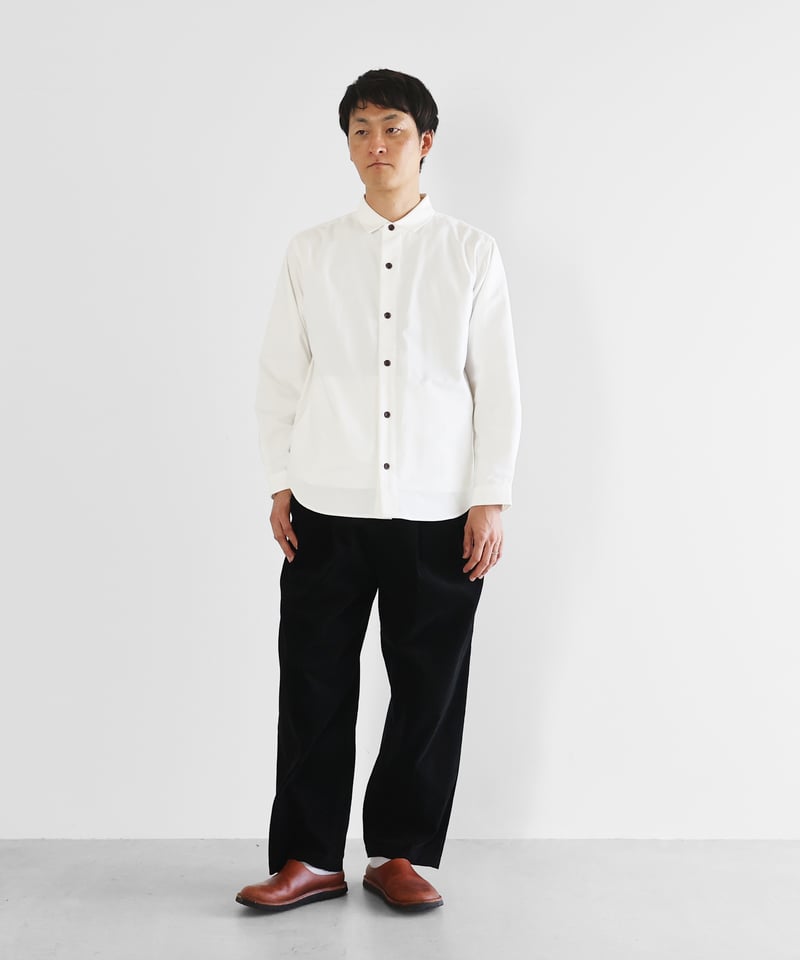 HUIS |シャトルコーデュロイワイドパンツ（細畝・ブラック）【ユニ
