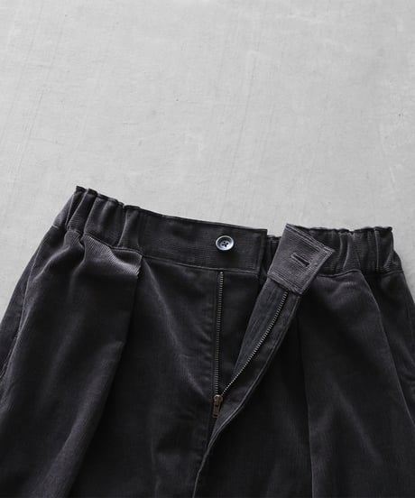 HUIS | シャトルコーデュロイ8分丈パンツ（細畝・ダークグレー）【ユニセックス】503