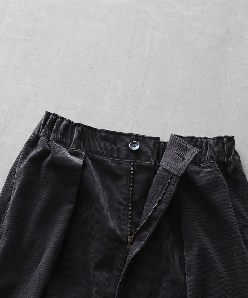 HUIS | シャトルコーデュロイ8分丈パンツ（細畝・ダークグレー）【ユニ